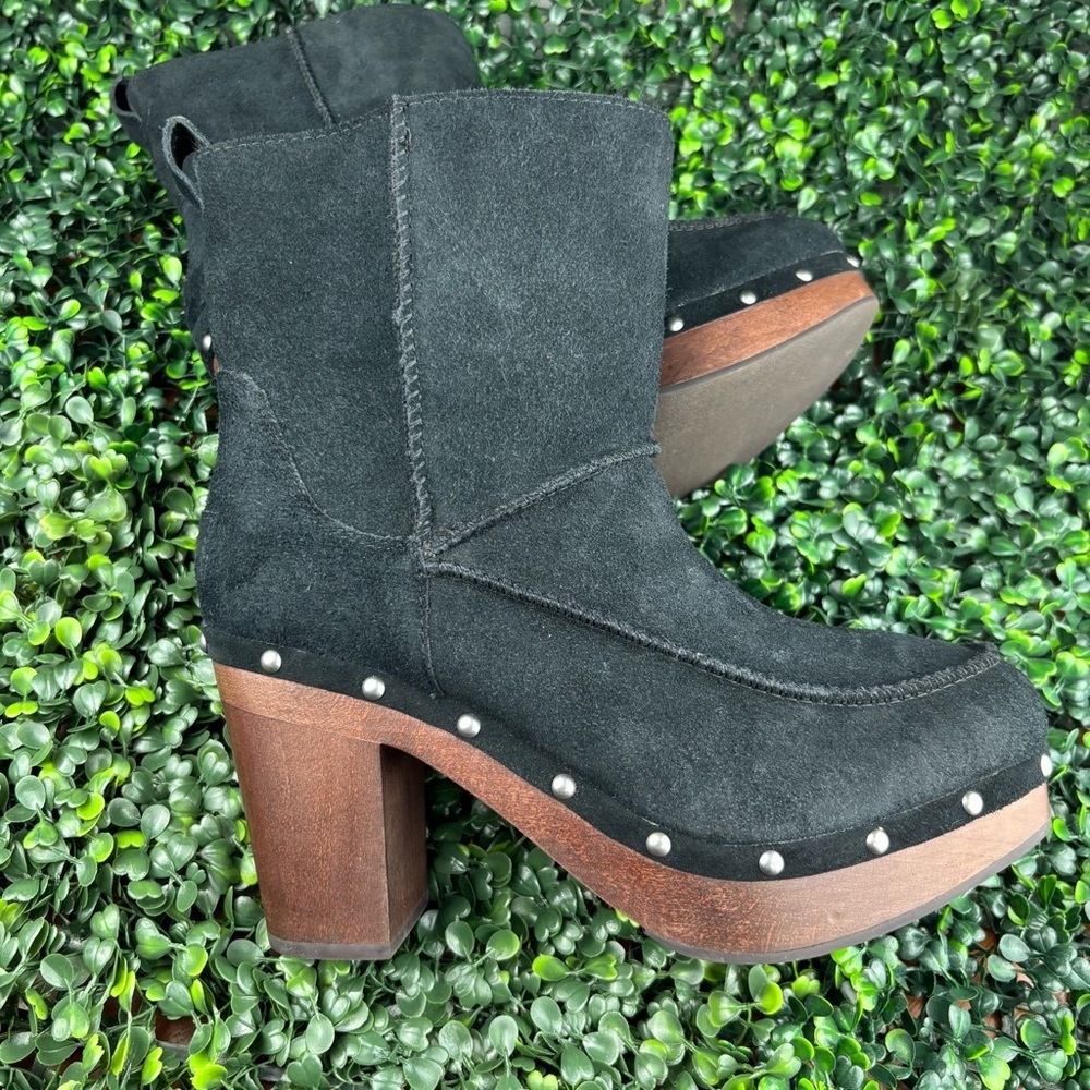 UGG KOURI SUEDE SHEEPSKIN CLOG BLACK BOOTS SIZE 9 Woman - Picture 9 of 12